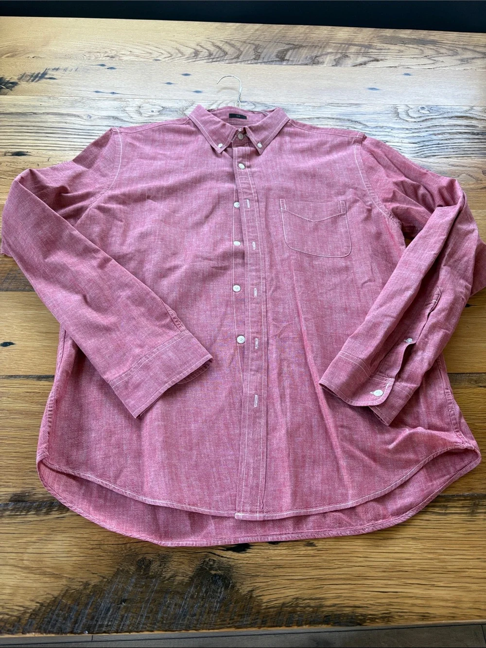 J. Crew Men's Button-Down Shirt in Dusty Red/Rose - Size Large Slim